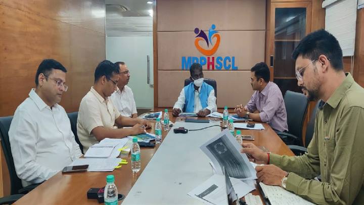 अस्पतालों में सभी आवश्यक दवाओं की उपलब्धता रहे : स्वास्थ्य मंत्री डॉ. चौधरी